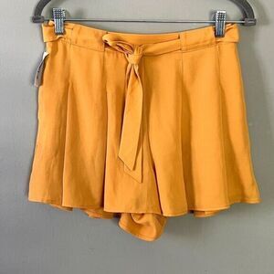 Aritzia Sunday Best Womens Shorts Pleated Dressy‎ Flowy High-Waist Size 6 Orange